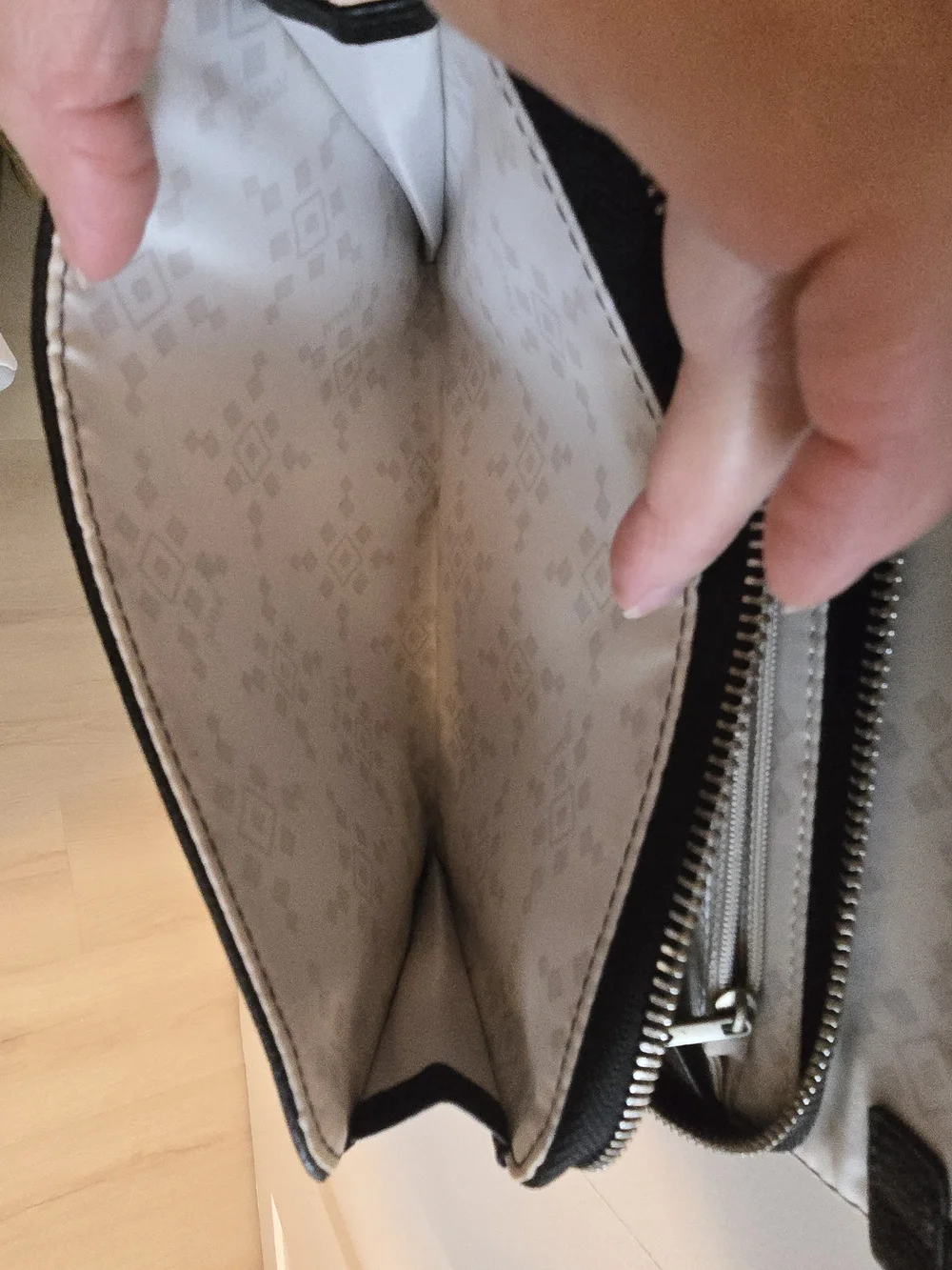 thirty-one Black and White Plaid Crossbody Bag - Picture 5 of 8